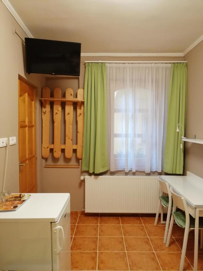 Karpatia Panzio Bed & Breakfast Esztergom Exterior photo