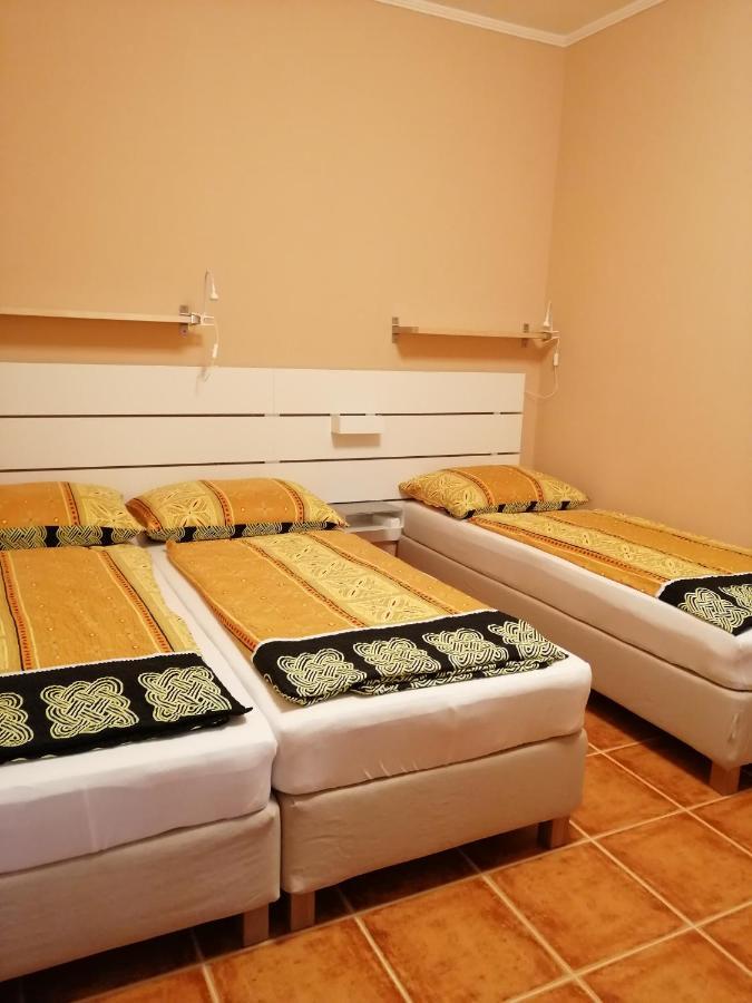 Karpatia Panzio Bed & Breakfast Esztergom Exterior photo